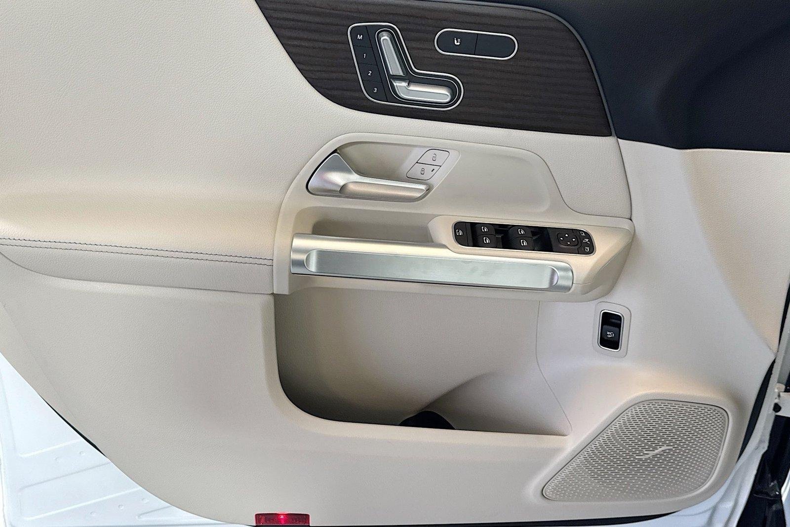 New 2026 Polar White Mercedes-Benz GLB 250 image 16
