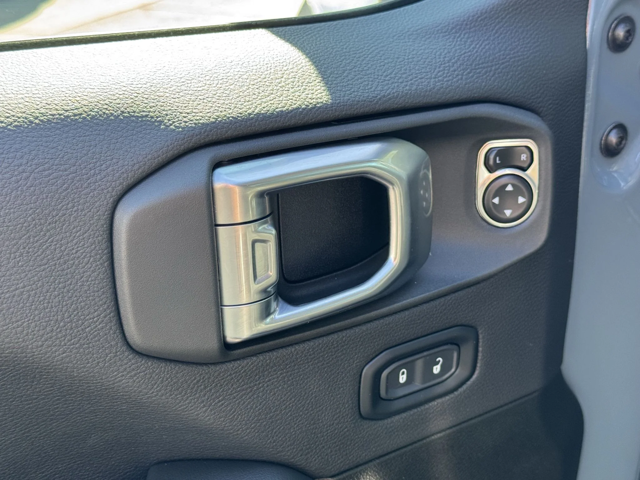 Used 2024 ANVIL CLEAR COAT Jeep Sahara image 12