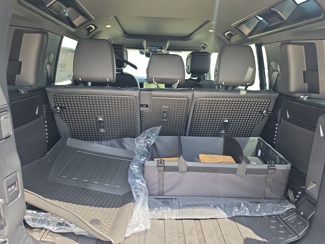 New 2026 Santorini Black Land Rover X-Dynamic SE image 18