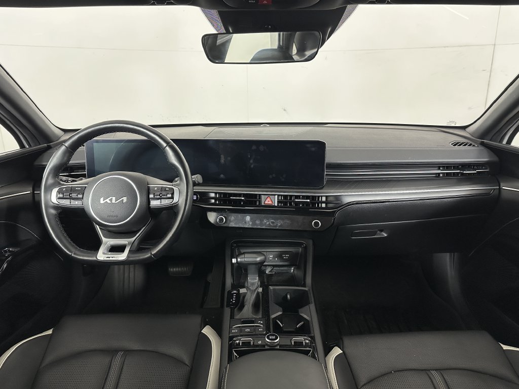 Used 2025 White Kia GT-Line image 9