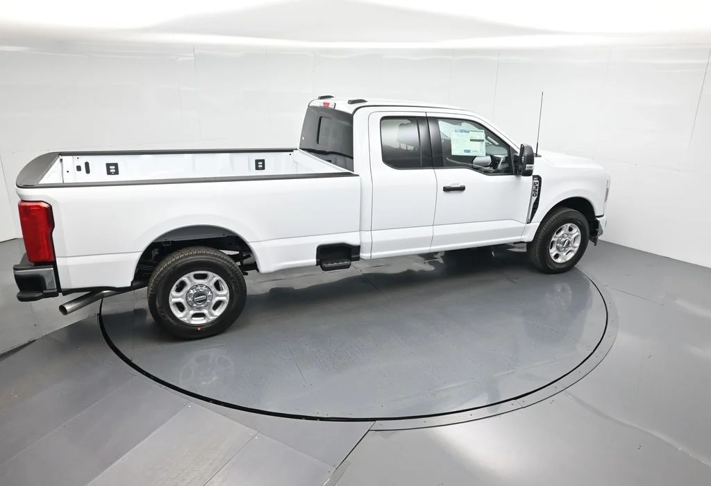 New 2026 Oxford White Ford XLT image 36