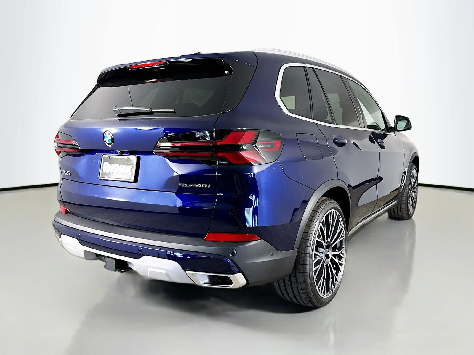 Used 2026 Tanzanite Blue II Metallic BMW sDrive40i image 7