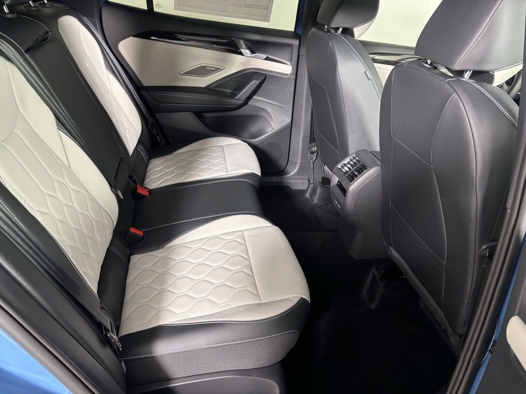 2026 Volkswagen Tiguan SEL R-LINE TURBO - Photo 11