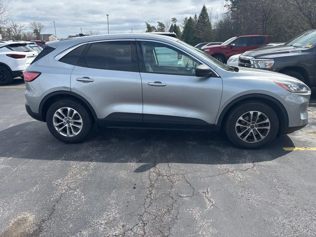 Used 2022 Silver Metallic Ford SE image 5