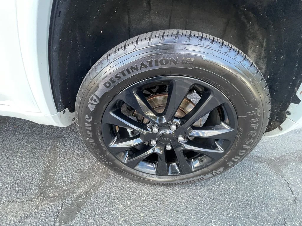 Used 2022 White Jeep Laredo X image 29
