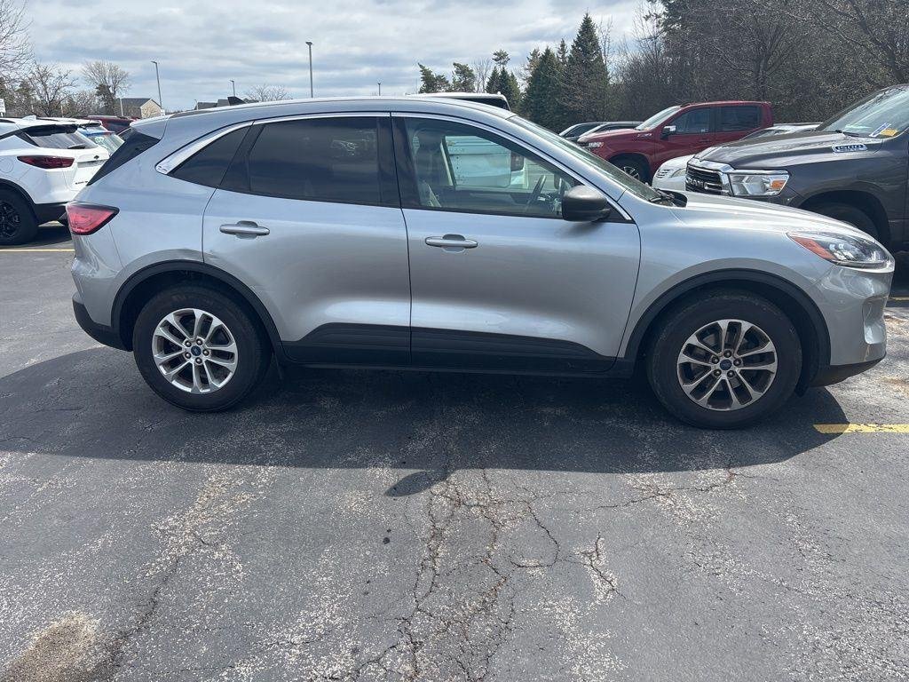 Used 2022 Silver Metallic Ford SE image 5