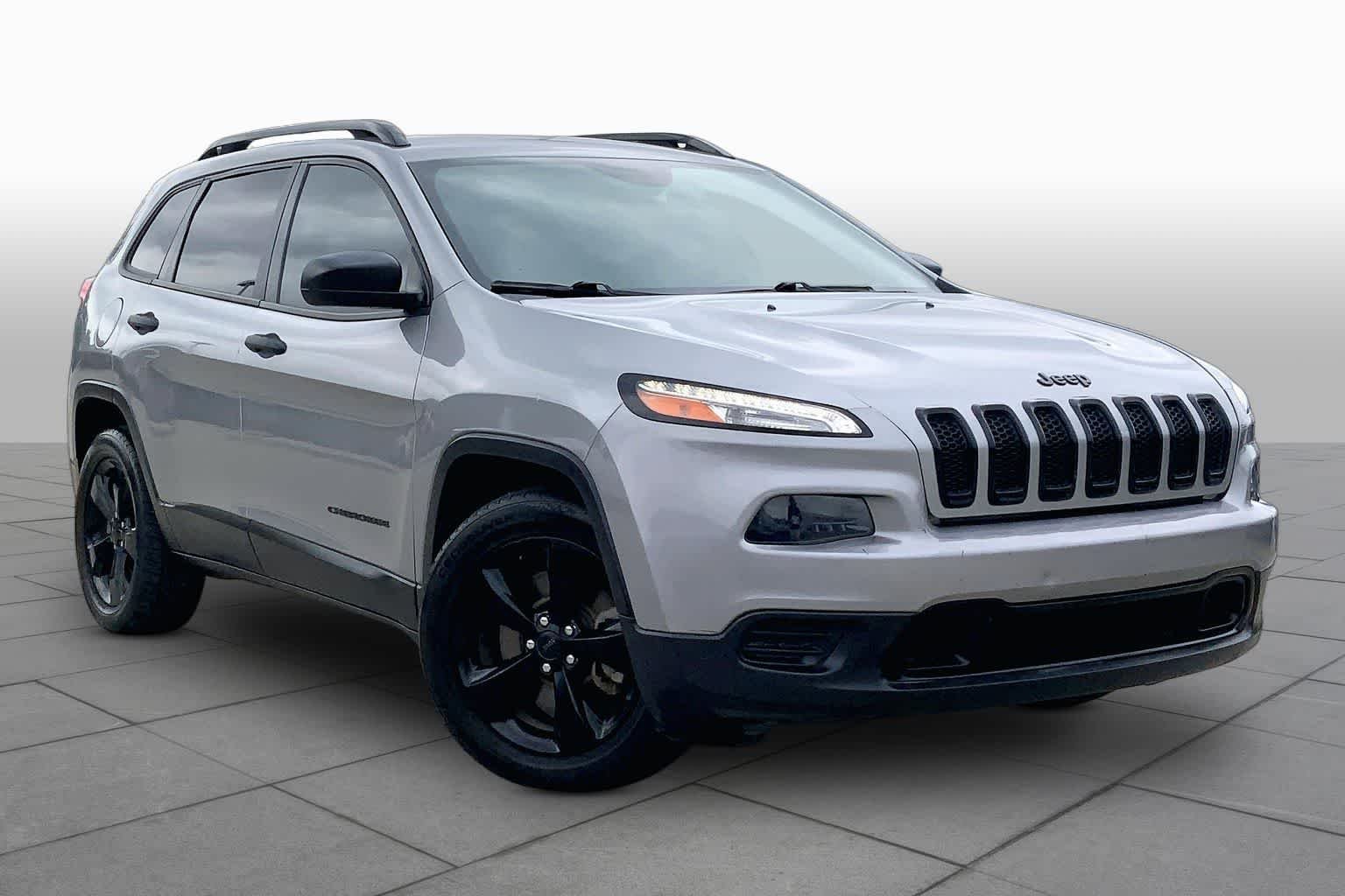 Used 2016 Billet Silver Metallic Clearcoat Jeep Altitude image 3