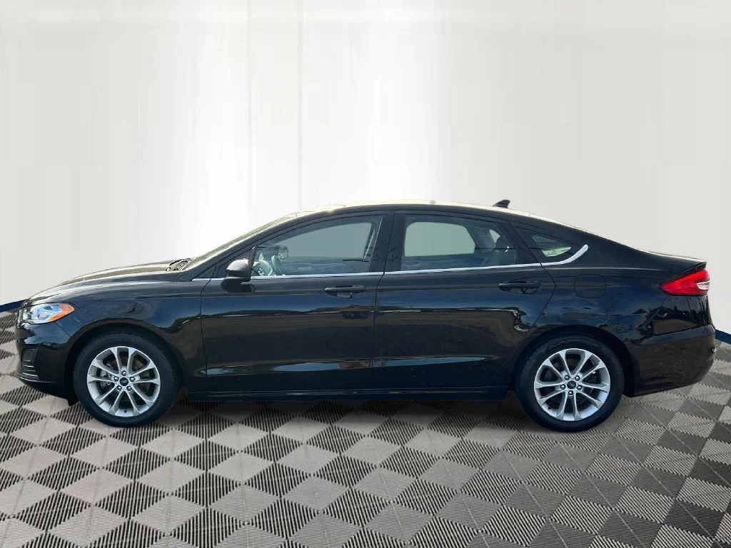 Used 2020 Ford Fusion SE with VIN 3FA6P0HD6LR145583 for sale in Eastpointe, MI
