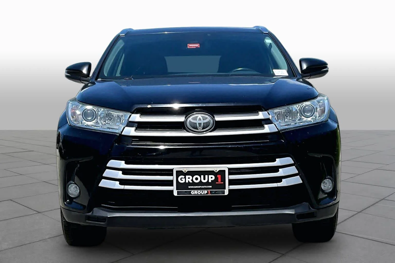 Used 2017 Midnight Black Metallic Toyota XLE image 4