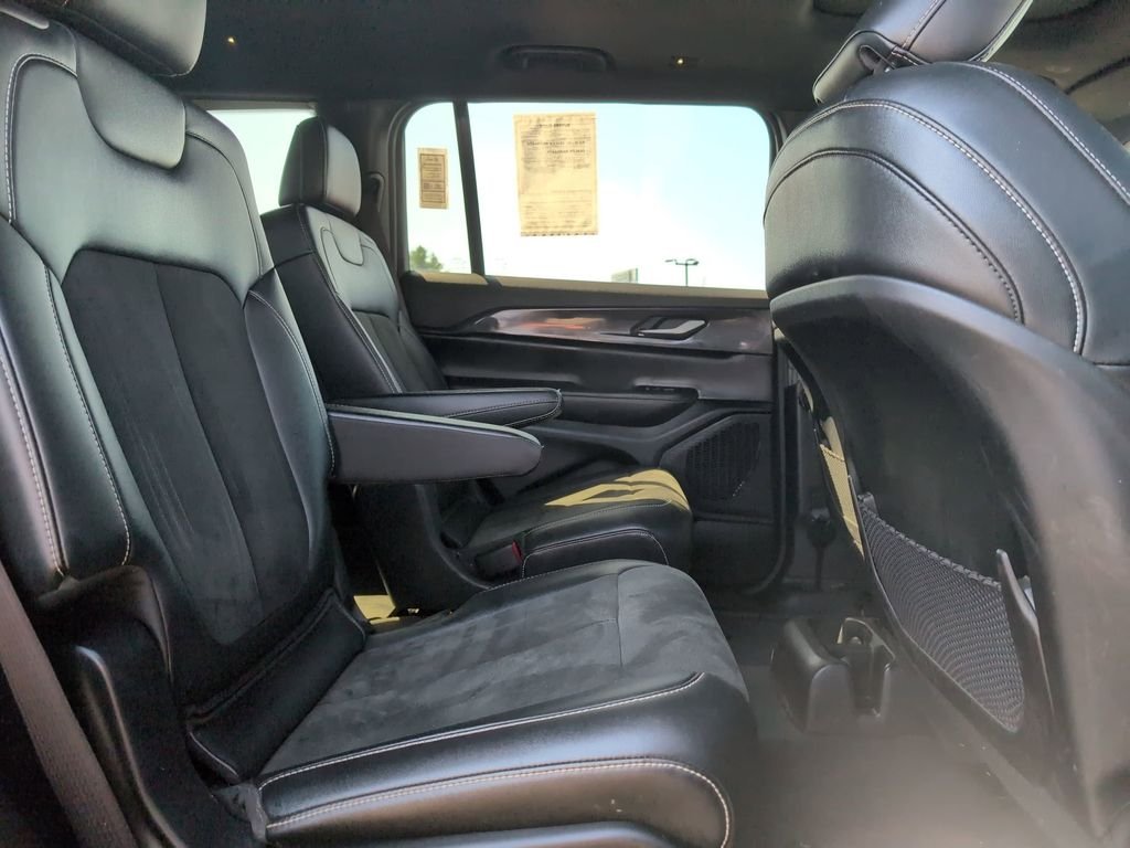 Used 2023 Gray Jeep Altitude image 27