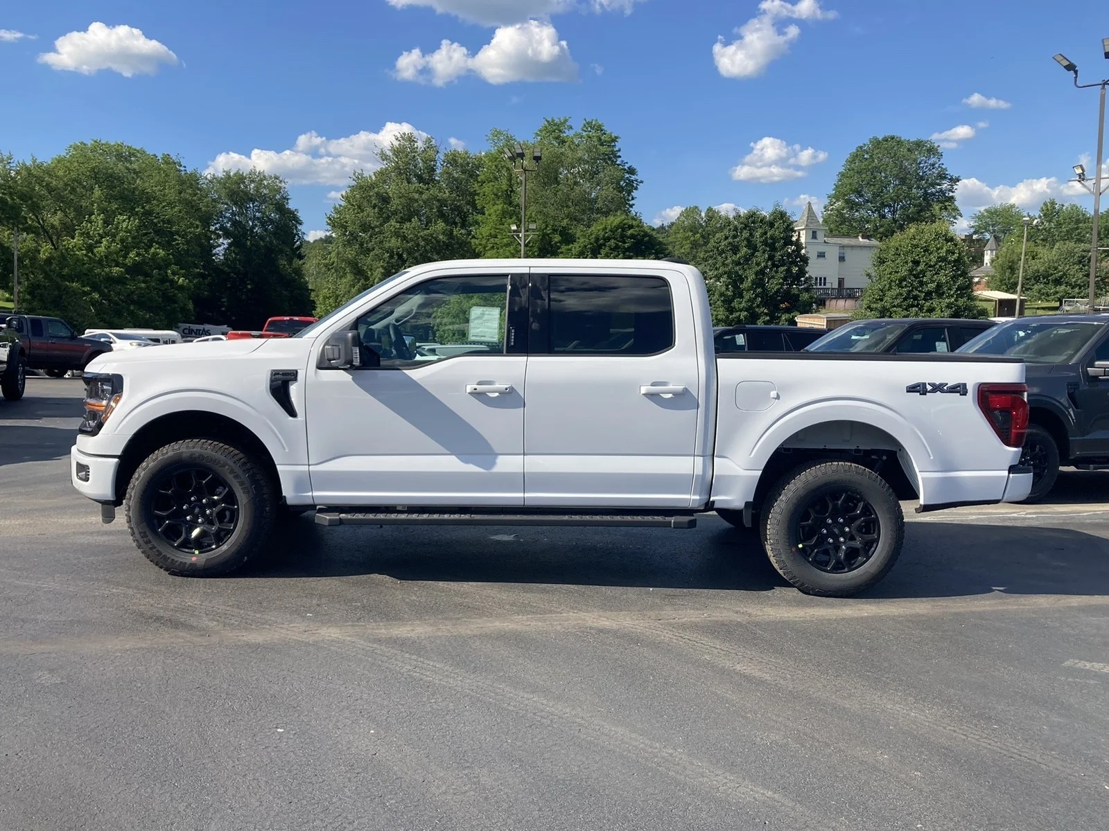 New 2026 Oxford White Ford XLT image 5