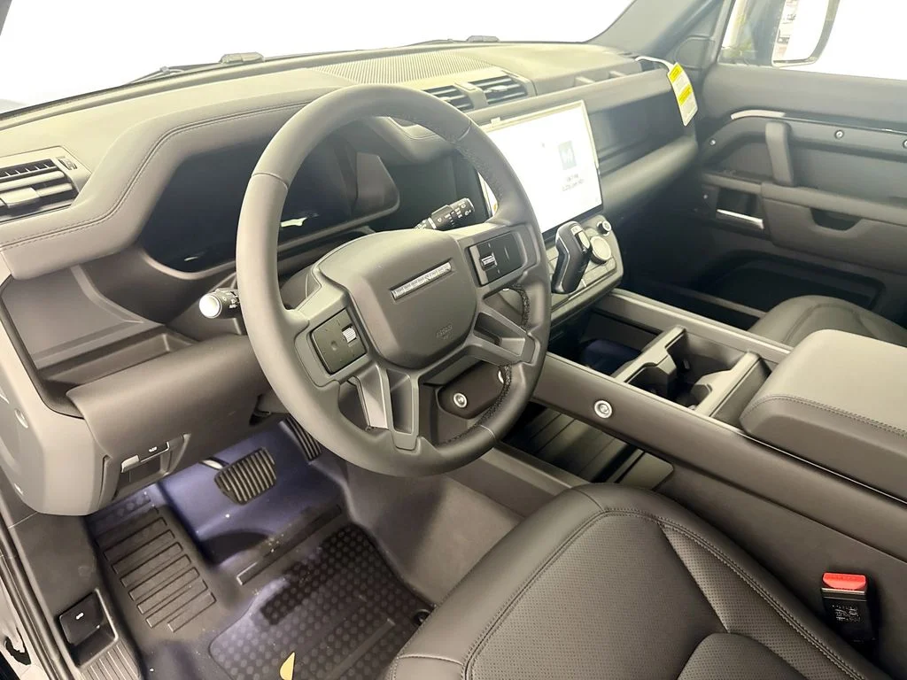 New 2026 Santorini Black Land Rover X-Dynamic SE image 9
