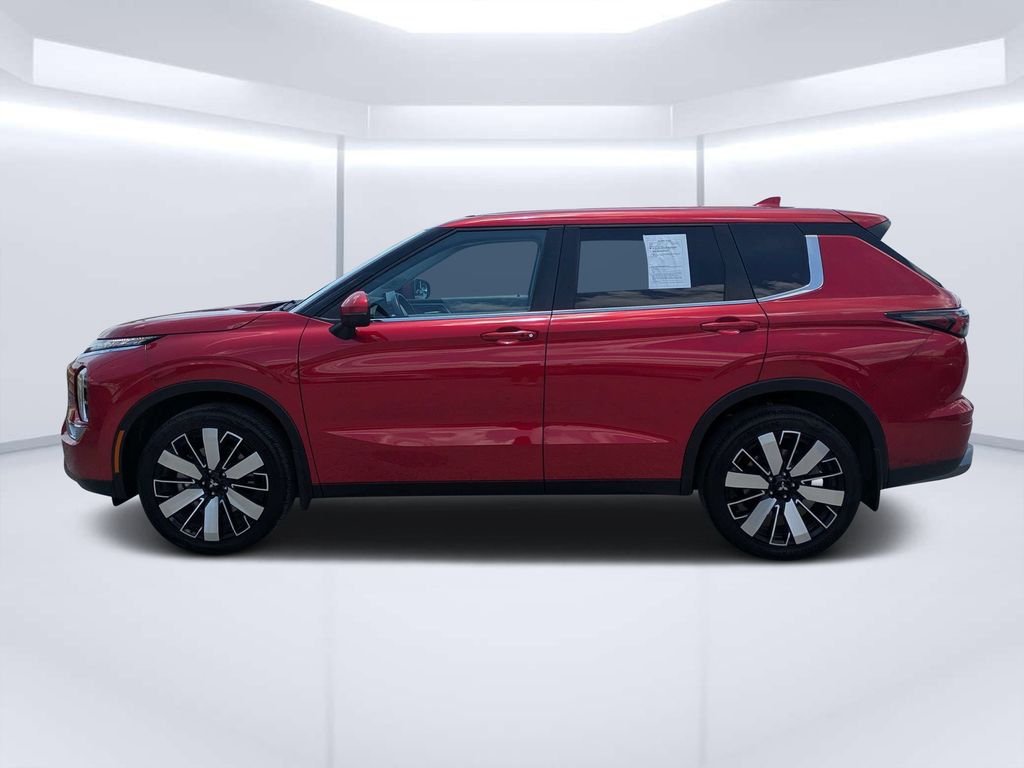 Used 2025  Mitsubishi SE image 6