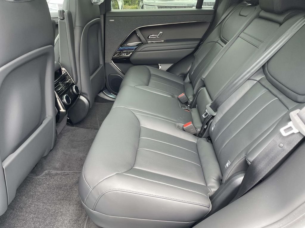New 2026 Fuji White Land Rover Dynamic SE image 16