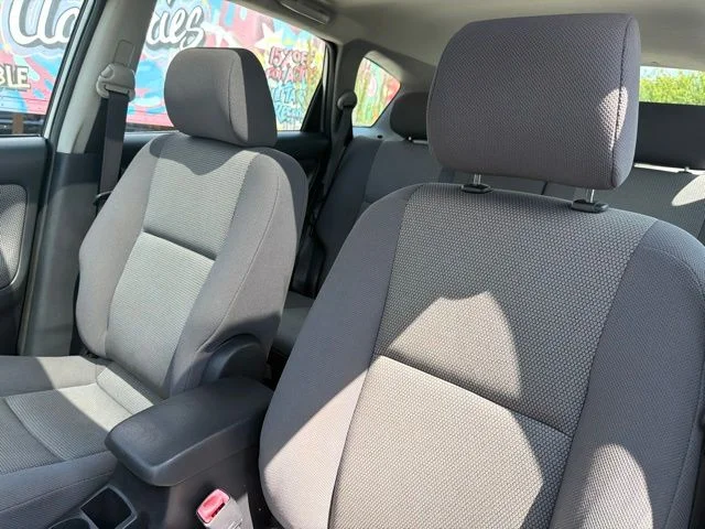 Used 2007 Silver Pontiac Base image 14
