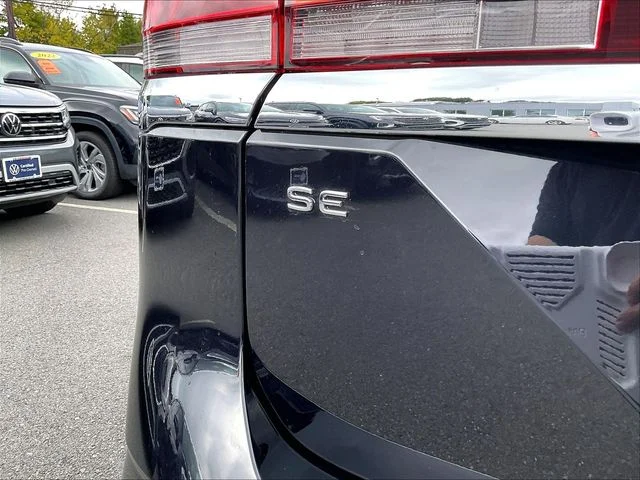 New 2026 Black Volkswagen SE w/Technology image 10