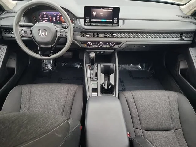Used 2025 Gray Honda SE image 13