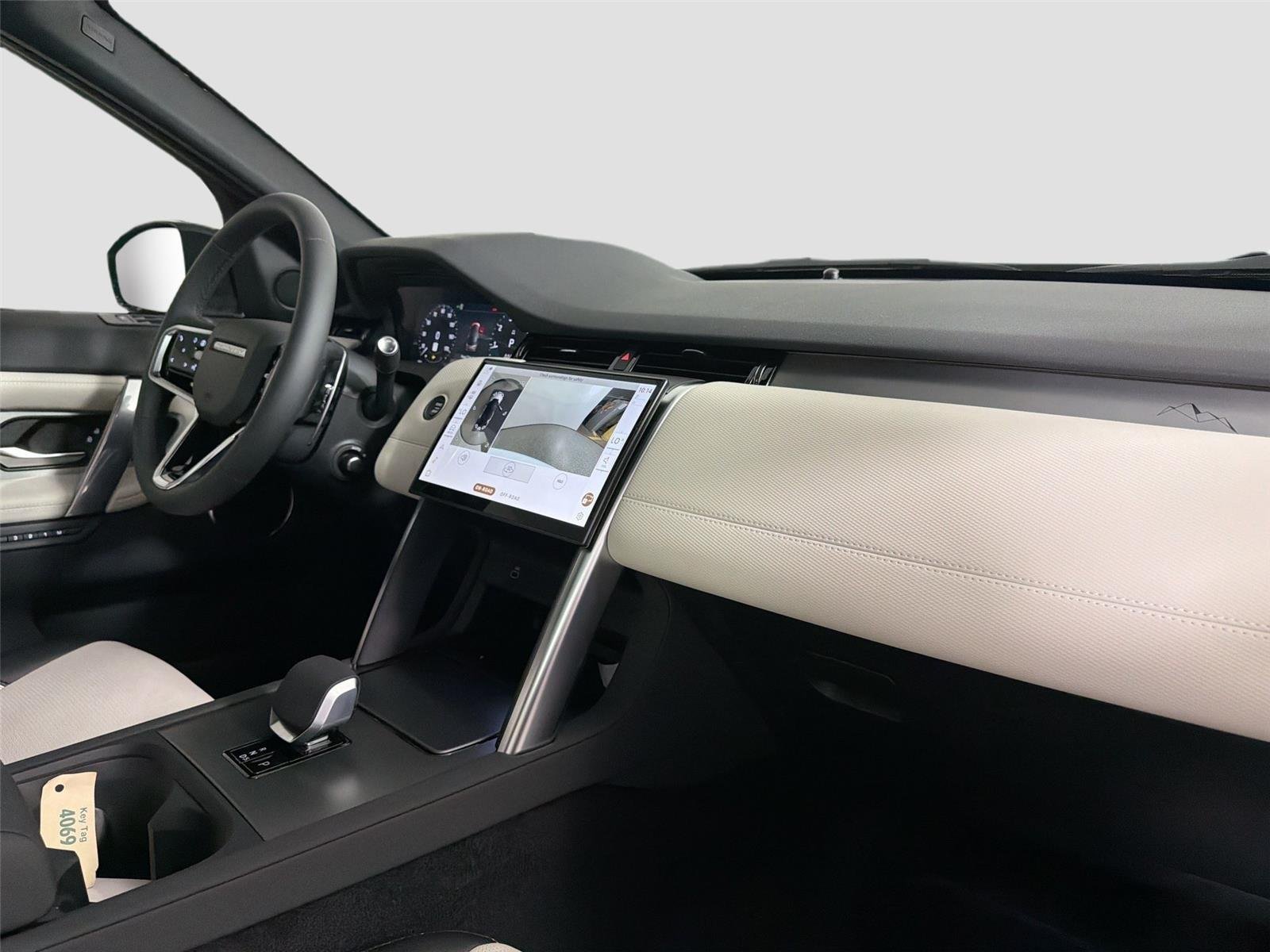 New 2026 Fuji White LAND ROVER  image 28