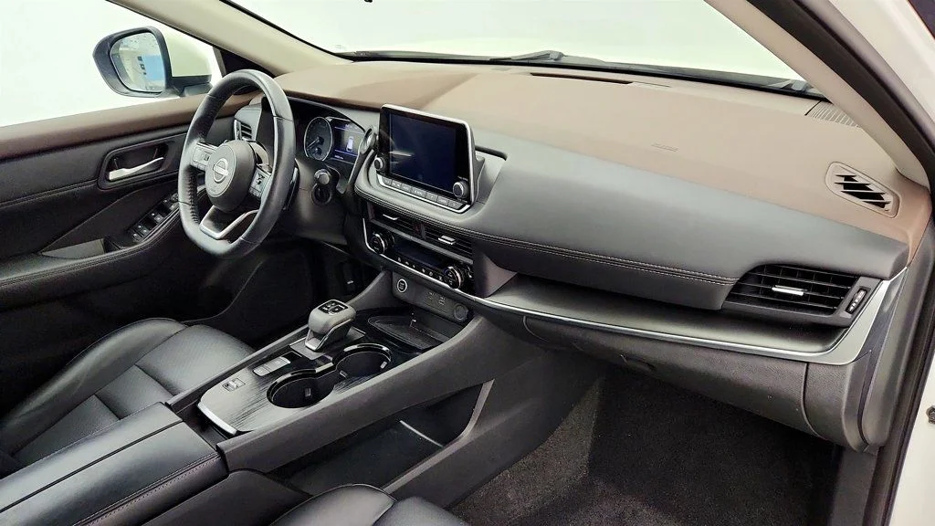 Used 2023 Pearl White Tricoat Nissan FWD SV image 20