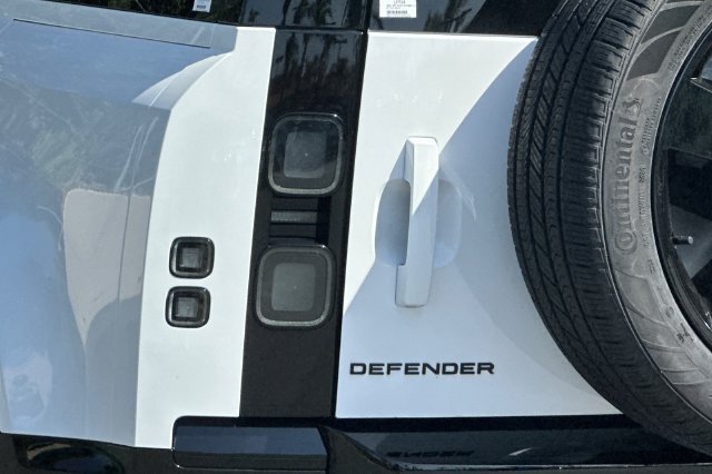 New 2026 Fuji White Land Rover X-Dynamic SE image 26