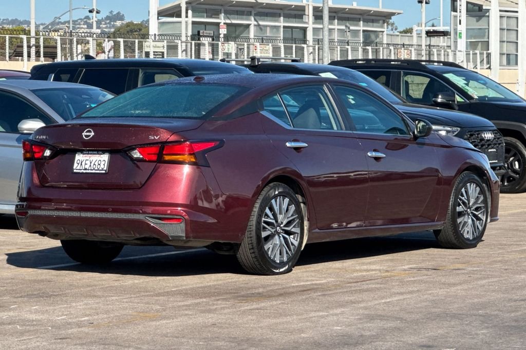 Used 2024  Nissan 2.5 SV image 4