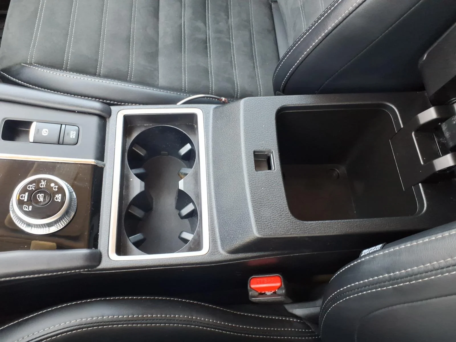 Used 2024 Silver Alloy Mitsubishi SE image 22