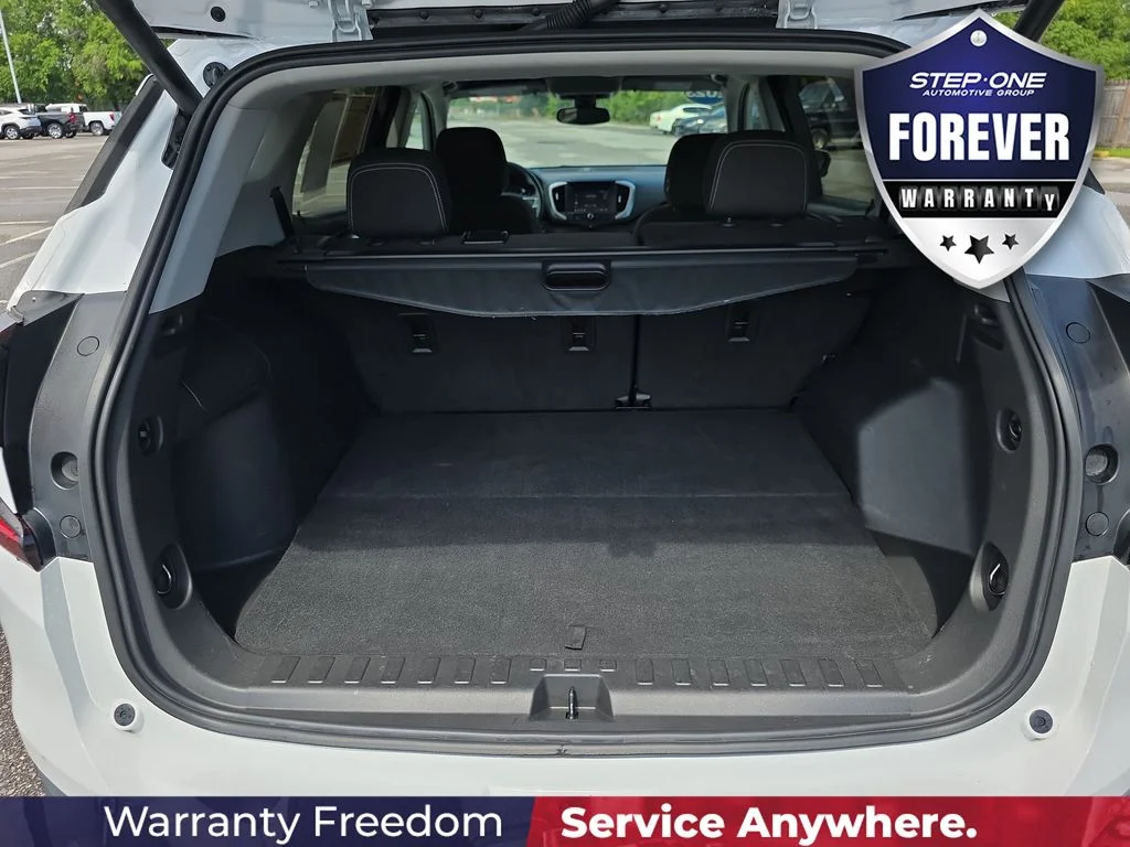Used 2023 White GMC SLE image 35