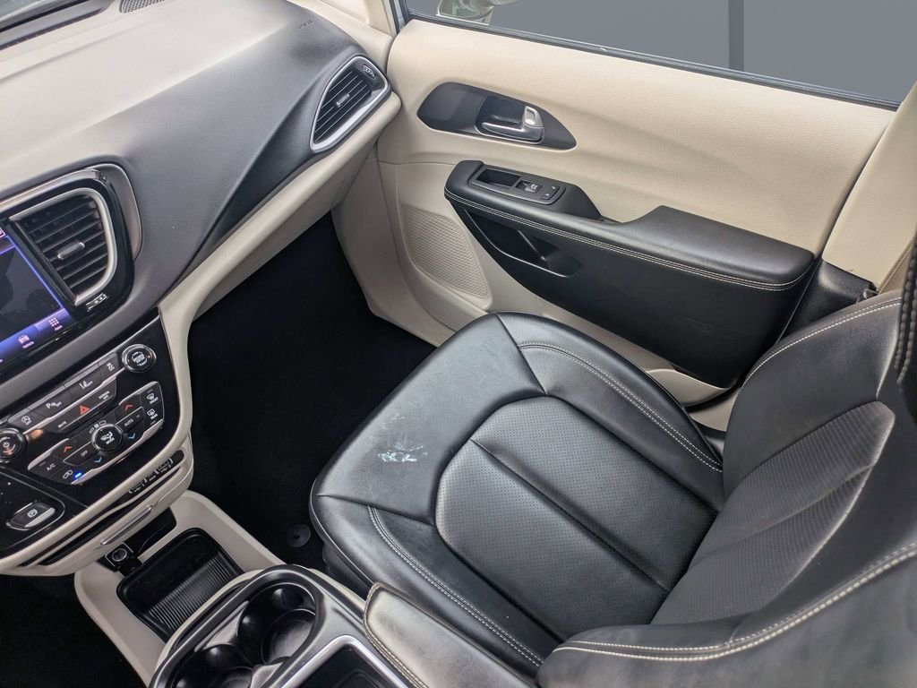 Used 2024 Silver Chrysler Touring L image 18