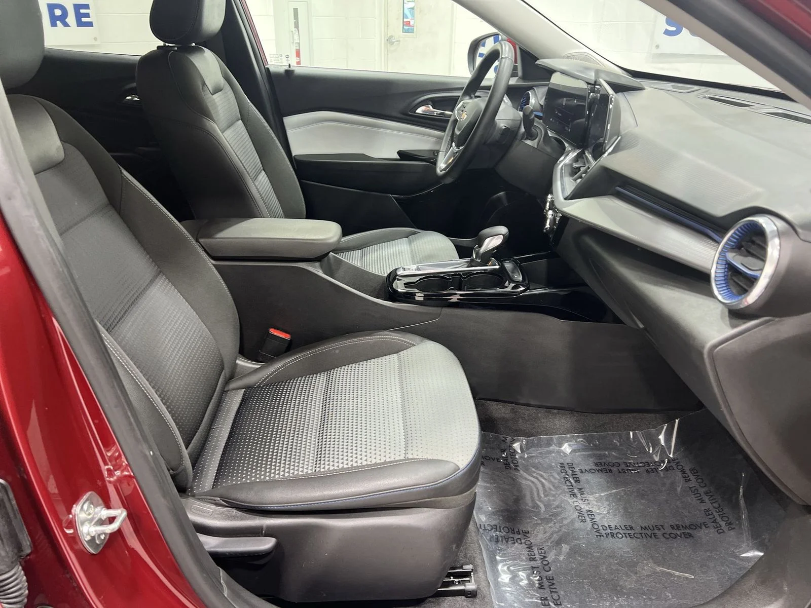 2025 Chevrolet Trax LT - Photo 23