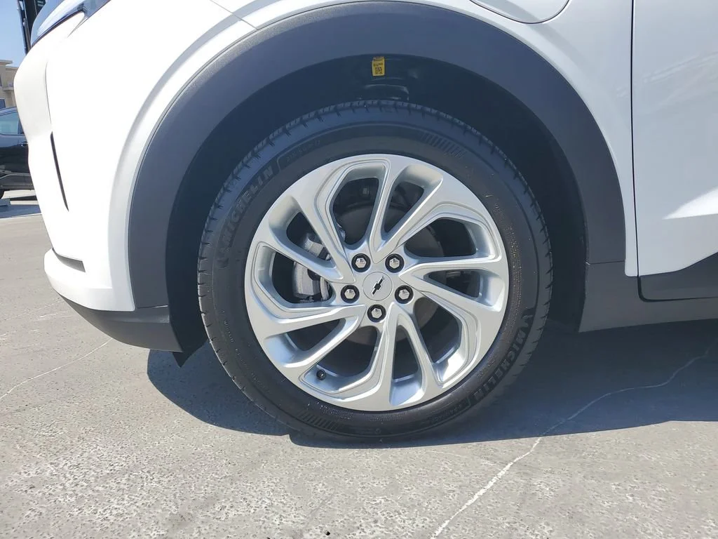 New 2027 Summit White Chevrolet LT image 7
