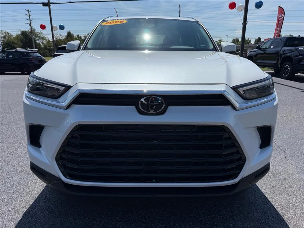 Used 2026 Pearl Toyota XLE image 3
