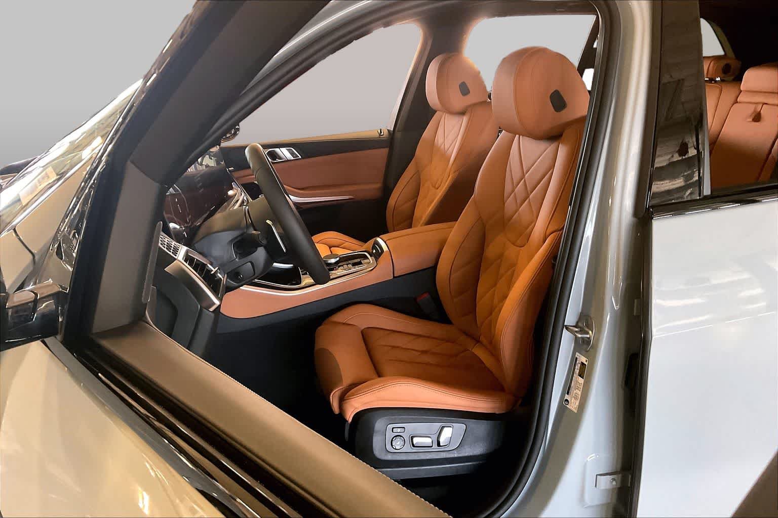 New 2026 Brooklyn Grey Metallic BMW sDrive40i image 9