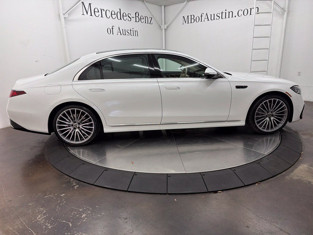 New 2027 MANUFAKTUR Moonlight White Metallic Mercedes-Benz S 580 image 8