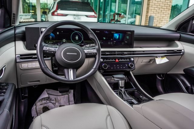 Certified Used 2025 Gray Hyundai SEL Convenience image 15