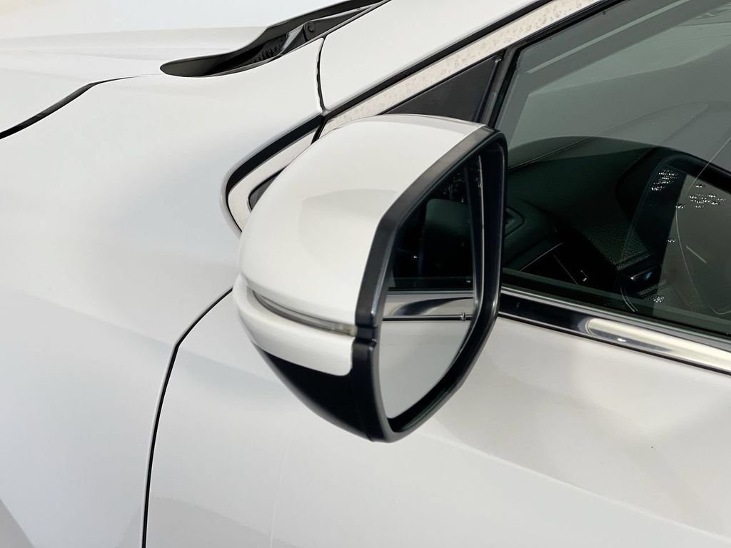 Used 2022 White Honda EX image 6