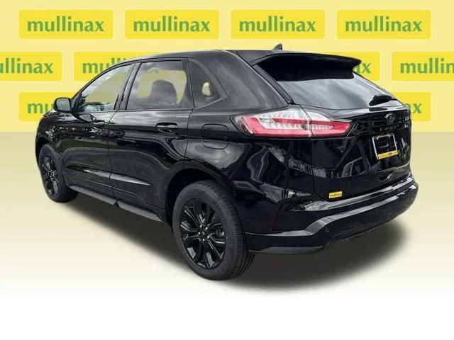 New 2024 Black Ford SE image 4