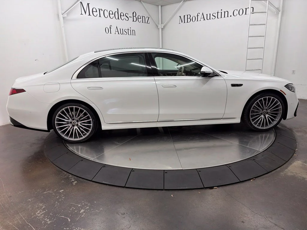 New 2027 White Mercedes-Benz S 580 image 8