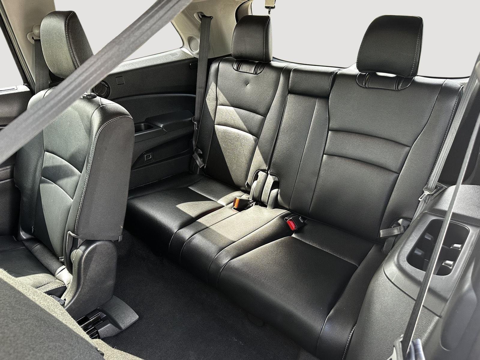 Used 2017 Crystal Black Pearl Honda Touring image 29