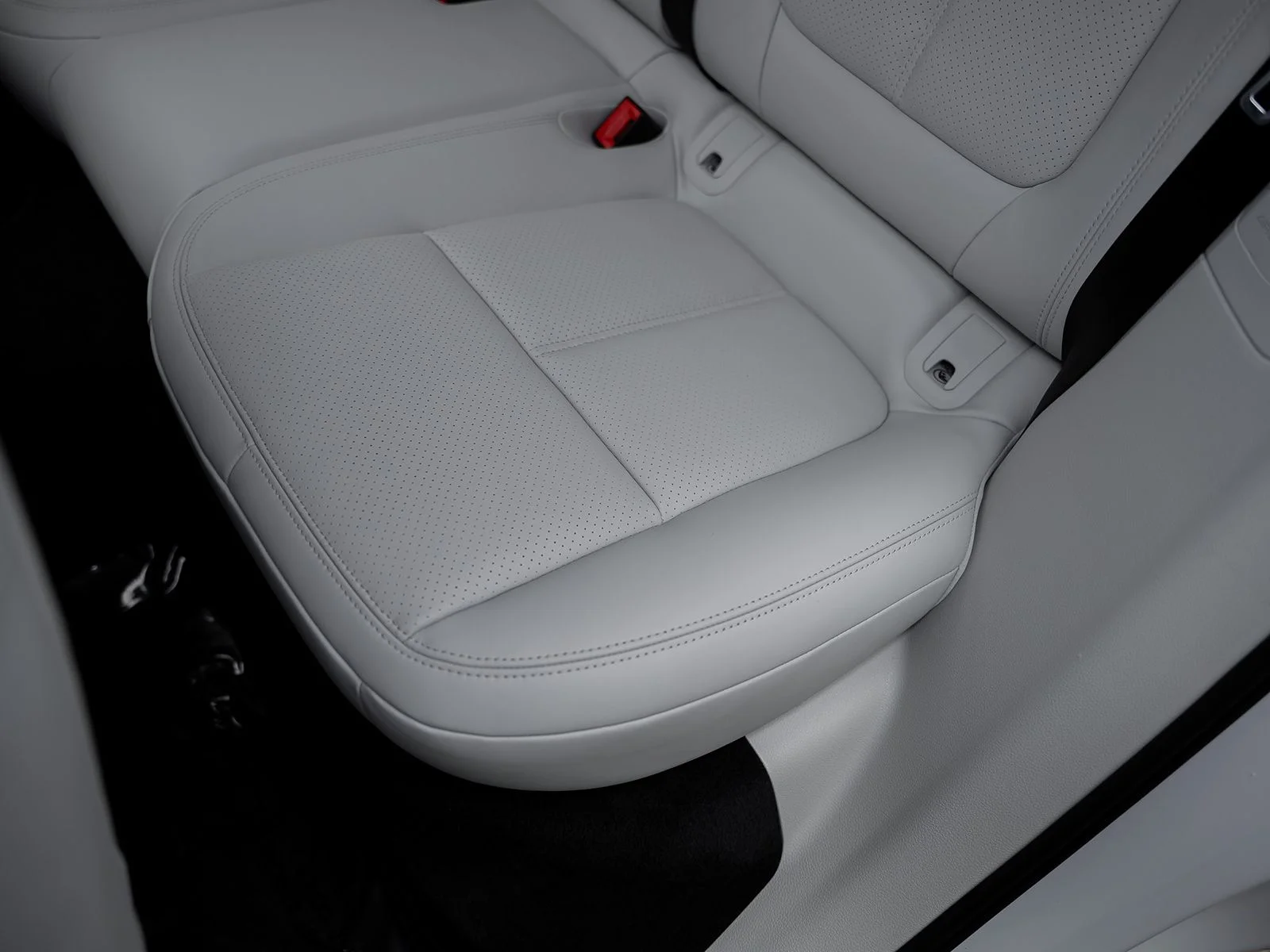 Used 2025 White Porsche Base image 38