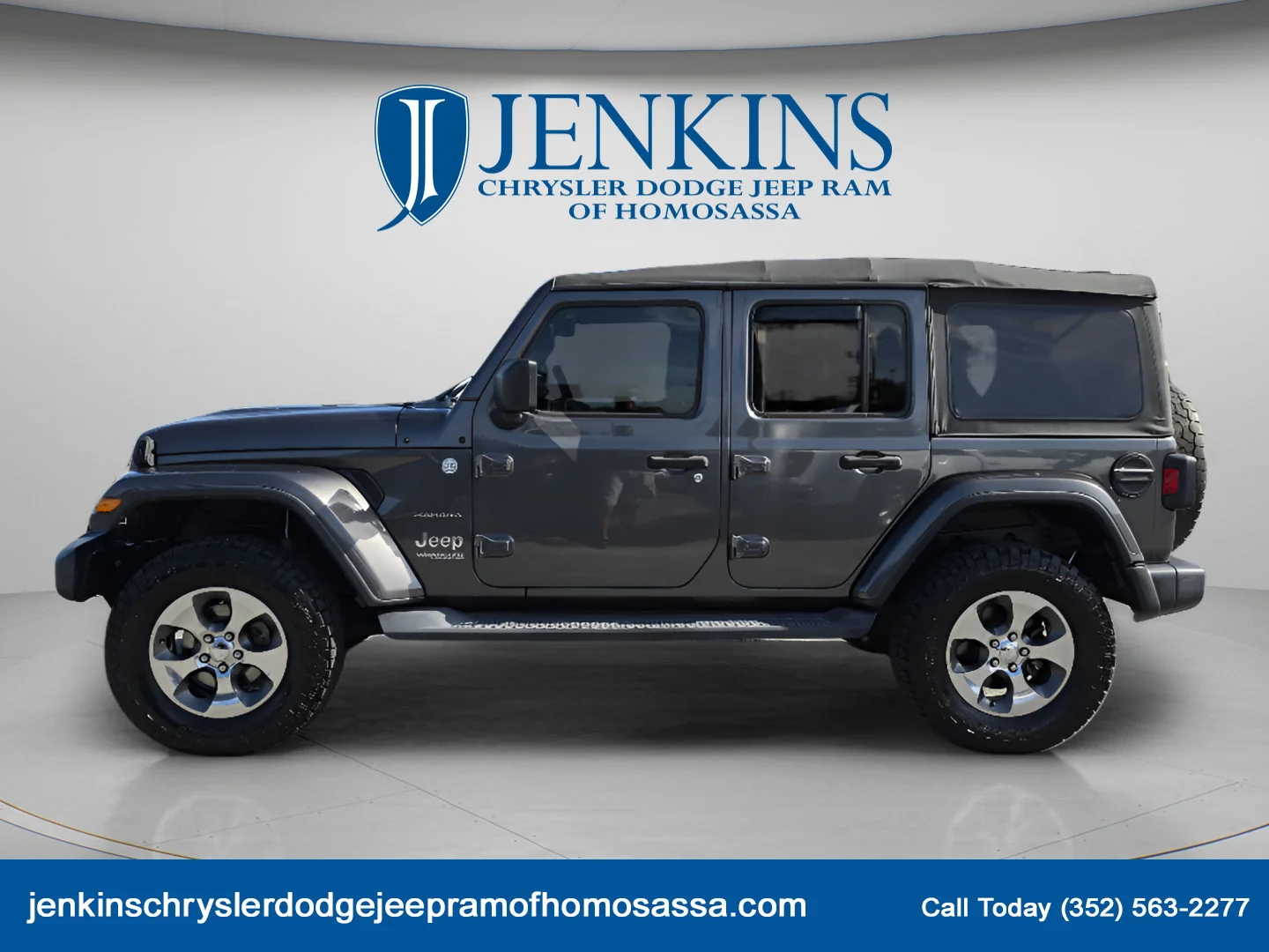 Used 2018 Granite Crystal Metallic Clearcoat Jeep Sahara image 9