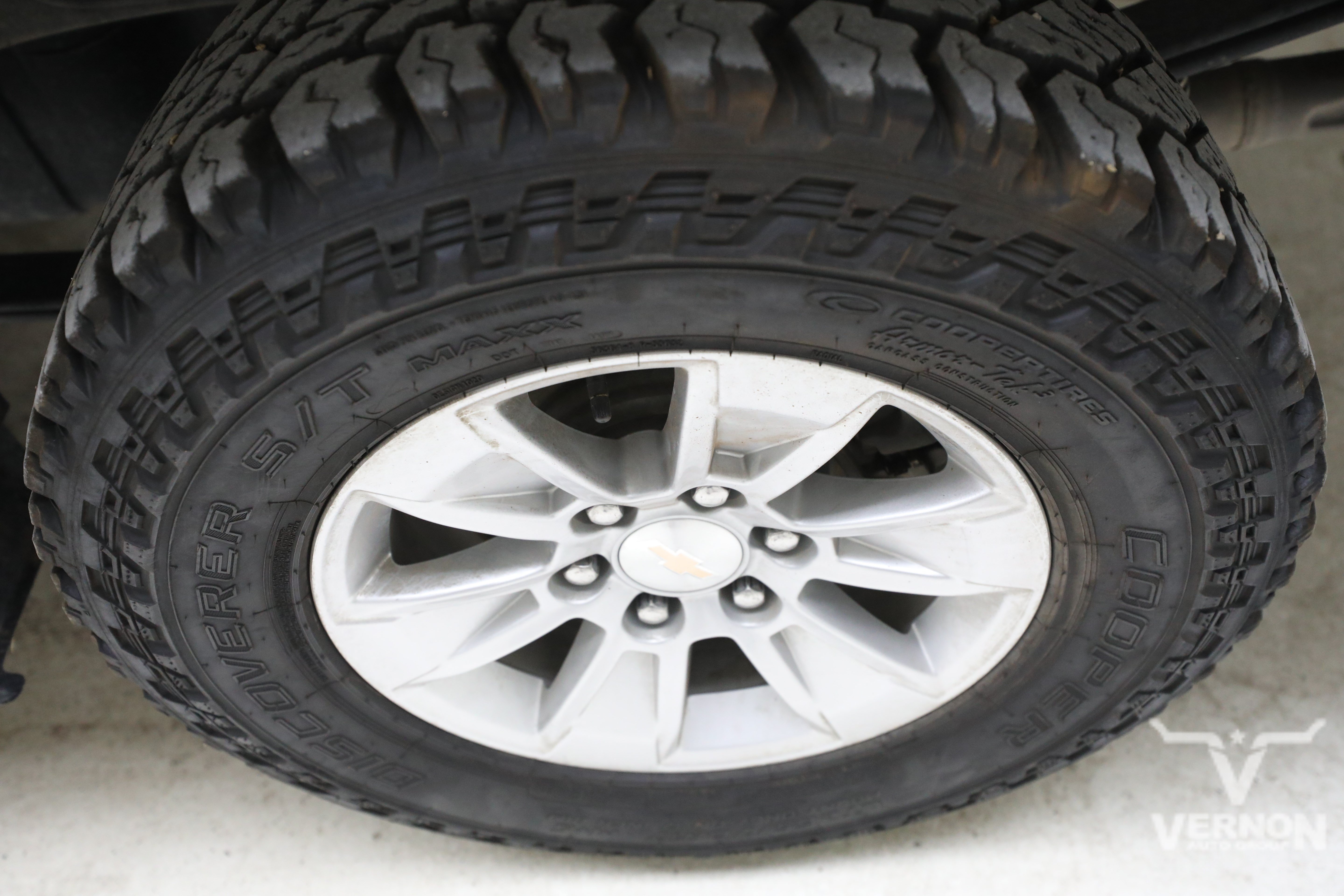Used 2021 Silver Ice Metallic Chevrolet Y image 32