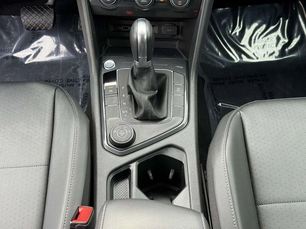 Used 2019 Orange Volkswagen 2.0T SE image 21