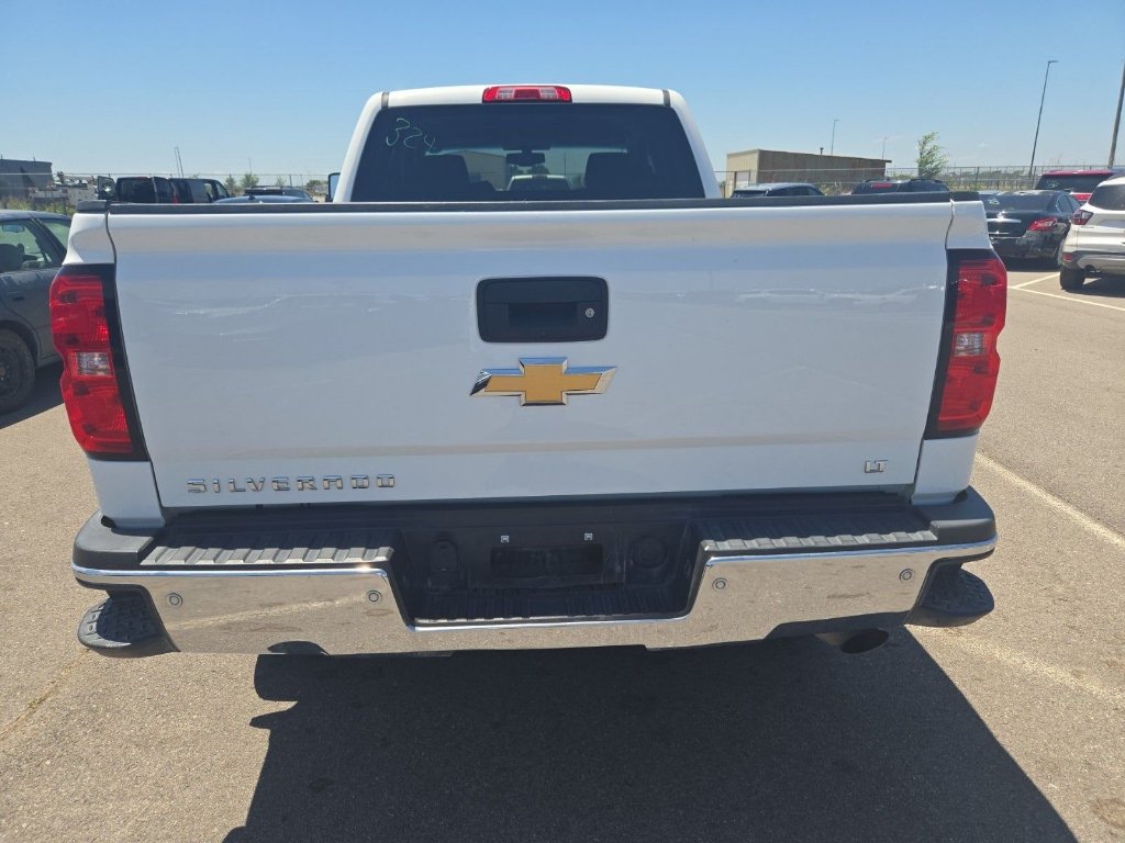 Used 2018 Summit White Chevrolet LT image 4