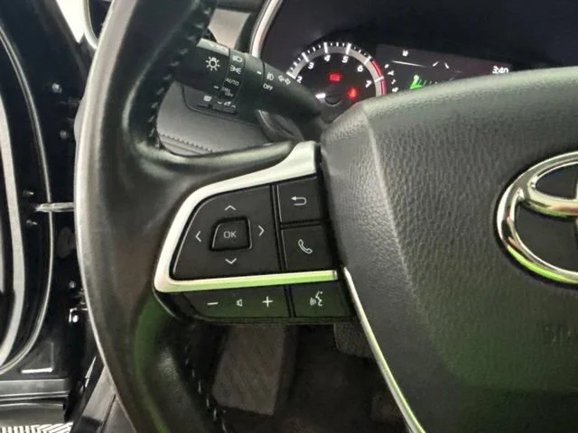 Used 2023 Black Toyota L image 11
