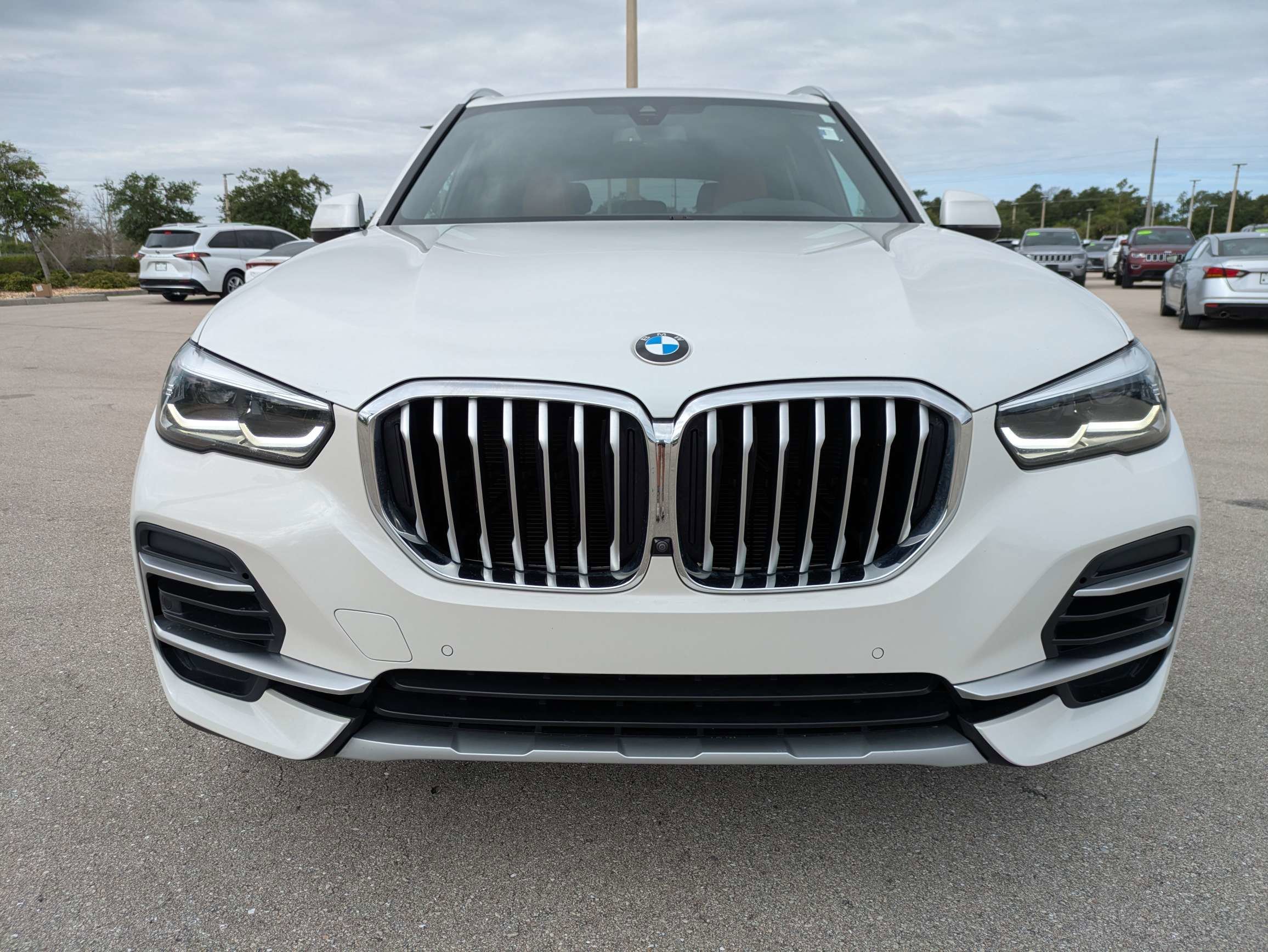 Used 2023 Mineral White Metallic BMW xDrive40i image 3