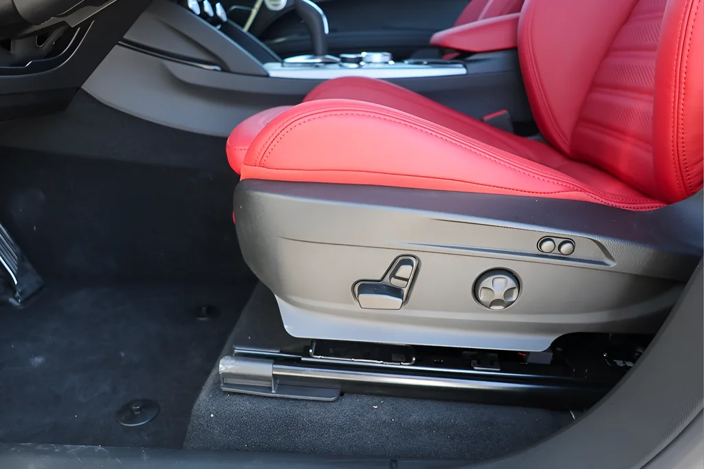 New 2025 White Alfa Romeo Base image 20