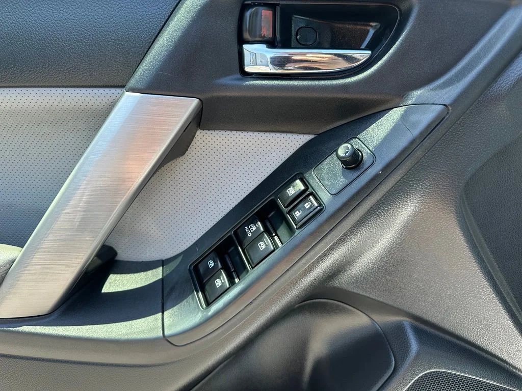 Used 2015 Silver Subaru 2.5i Touring image 12