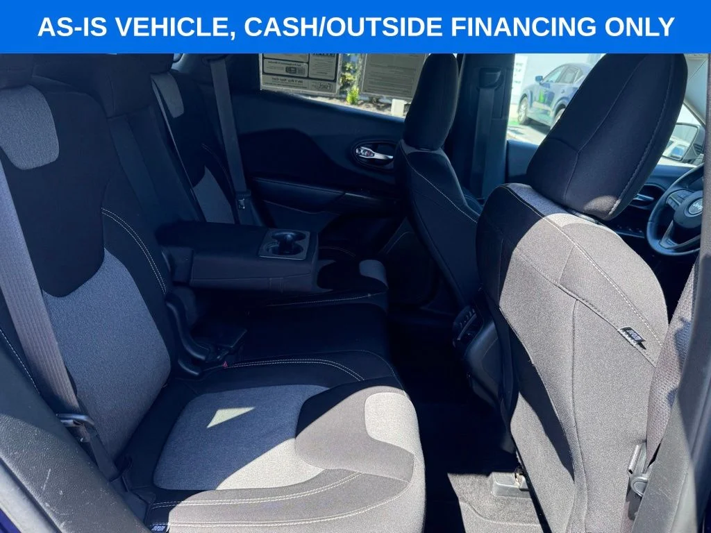 Used 2014 True Blue Jeep Latitude image 19
