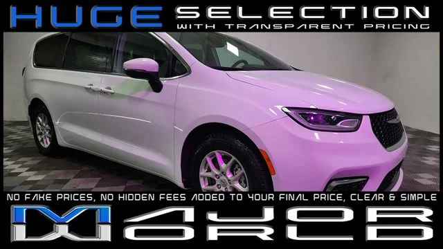 2023 Chrysler Pacifica Touring L's photo