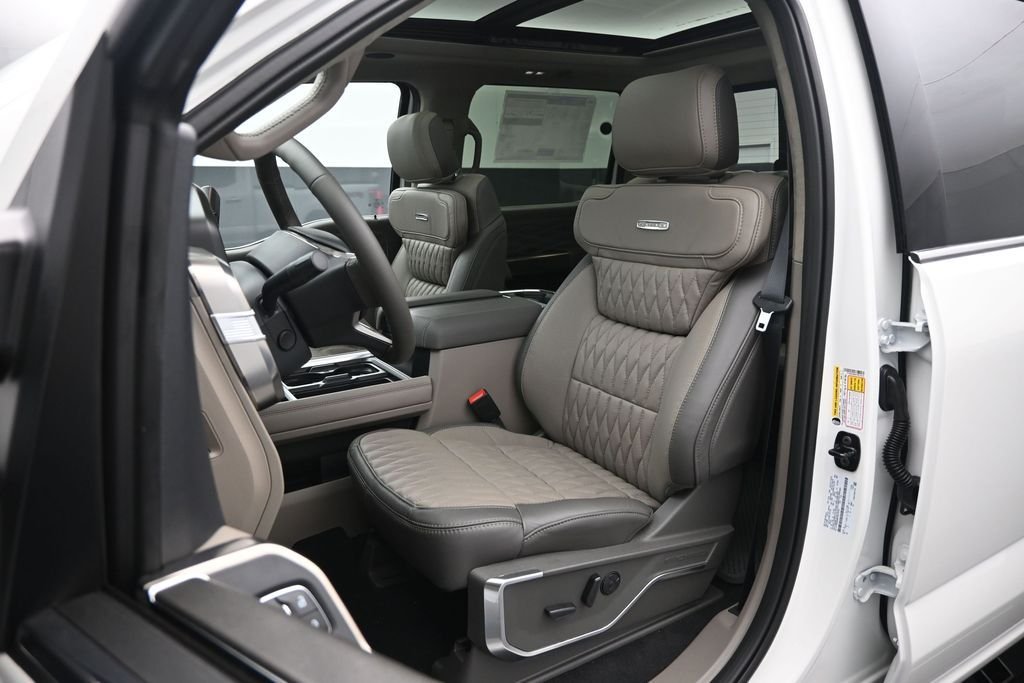 New 2026 Star White Metallic Tri-Coat Ford Platinum image 8